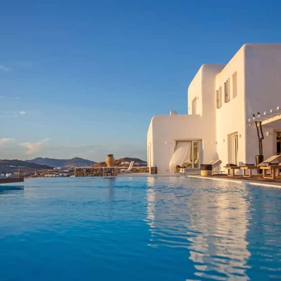 Spacious Villa With Pool and Privacy - Image 1