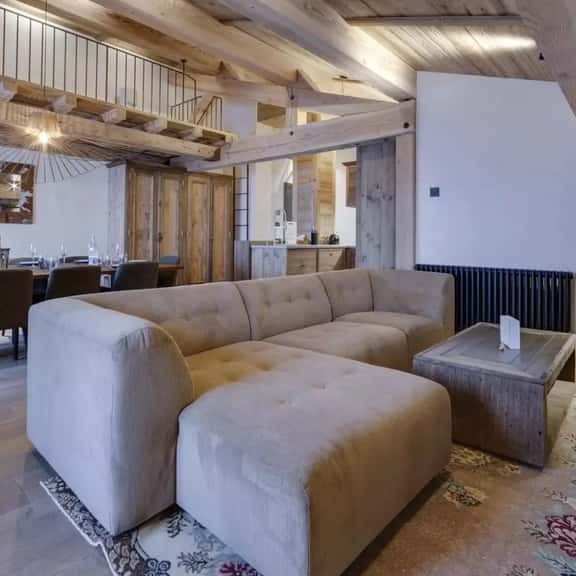 Stylish Mountain Apartment With Scenic Views - Image 1