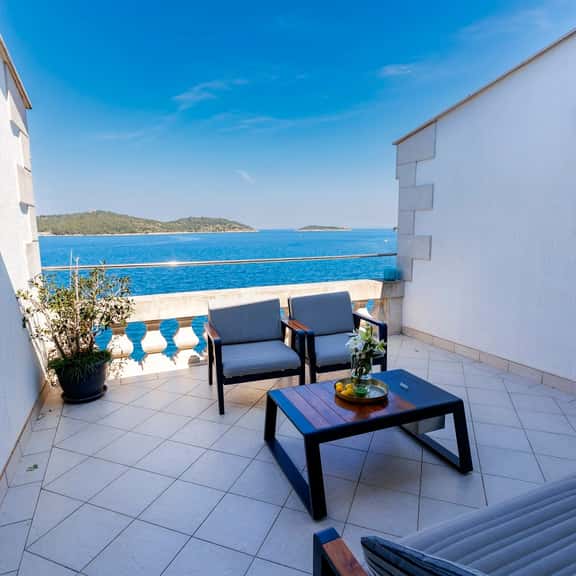 Stupendous Seafront Penthouse - Image 1