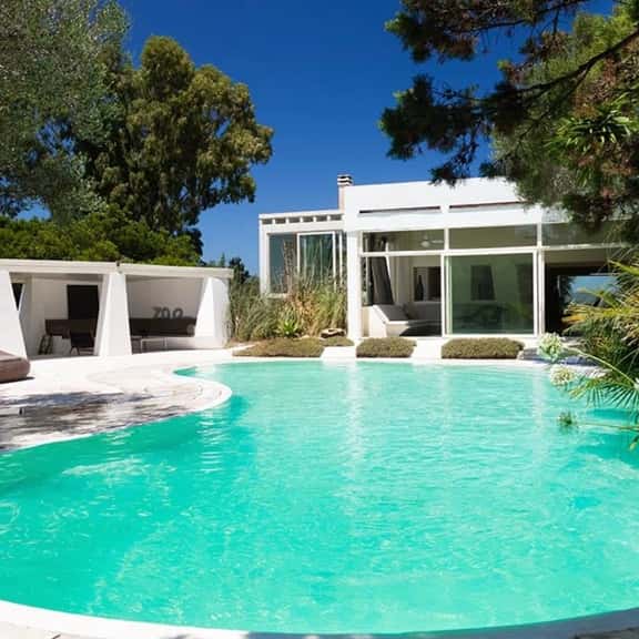 Modern Art Villa With Pool Views - Image 1