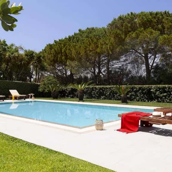 Elegant Beachside Villa With Pool - Image 1