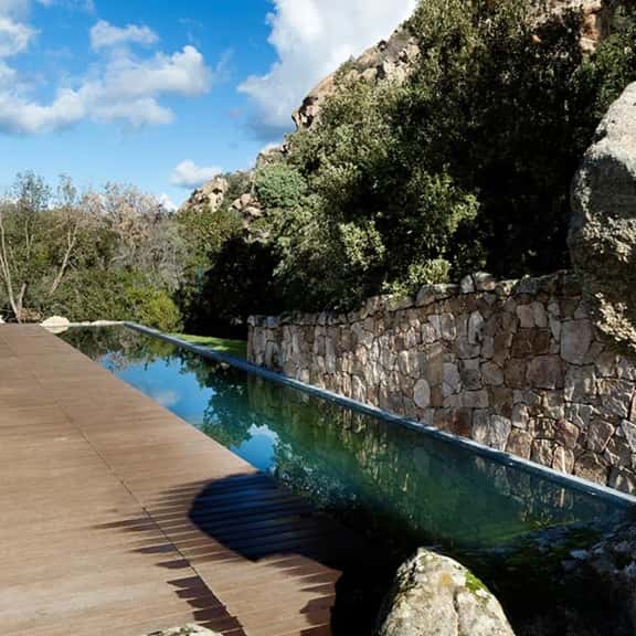 Scenic Escape With Pool and Garden - Image 1