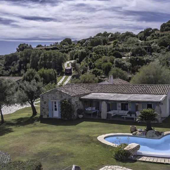 Elegant Coastal Villa With Sea Views - Image 1