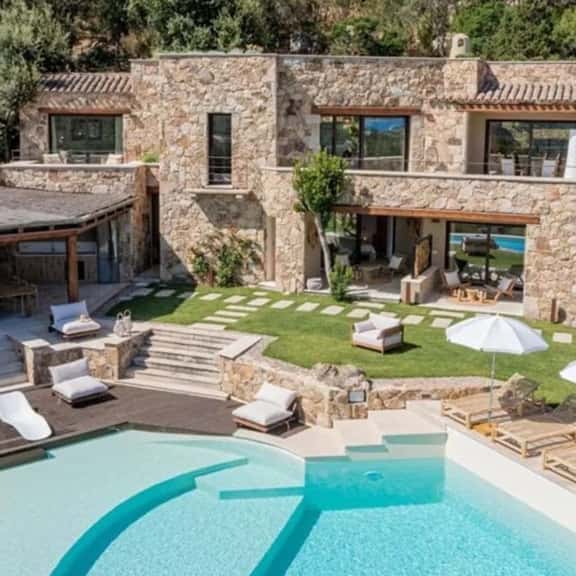 Luxury Coastal Villa With Swimming Pool - Image 1
