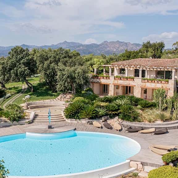 Waterfront Estate With Tennis and Beach Club - Image 1