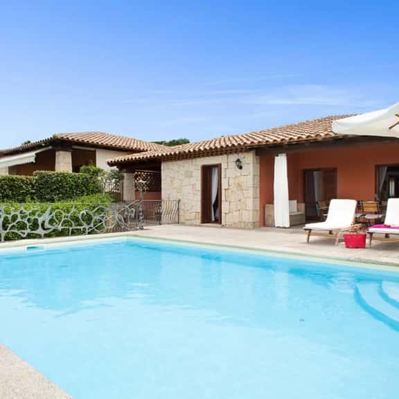 Elegant Beachside Villa With Views - Image 1