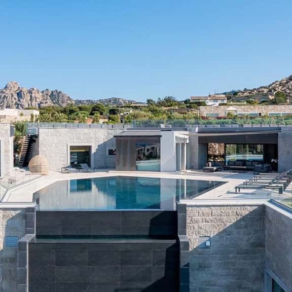Luxury Hillside Villa With Outdoor Lounges - Image 1