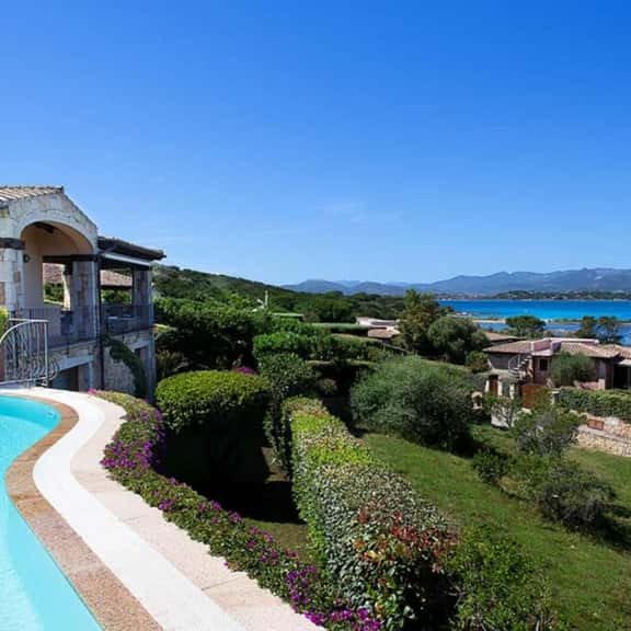 Private Villa Near Beautiful Beaches - Image 1