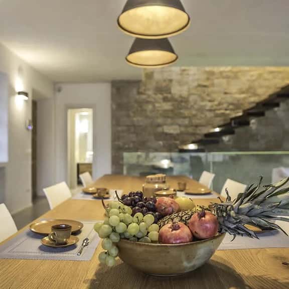 Charming 3-Bedroom Townhouse - Image 1