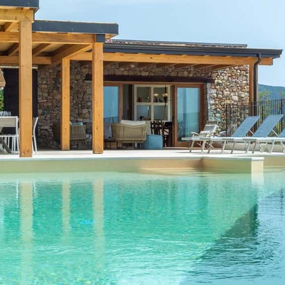 Coastal Haven With Panoramic Sea Views - Image 1