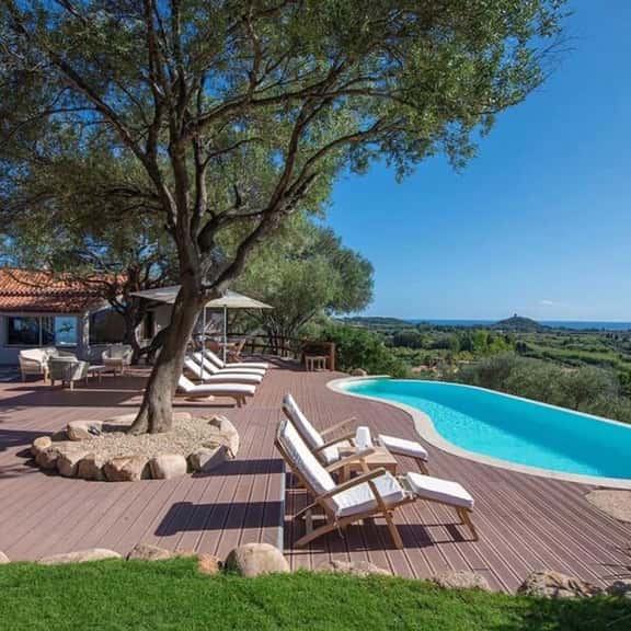 Stylish Villa Retreat Near Chia Beaches - Image 1