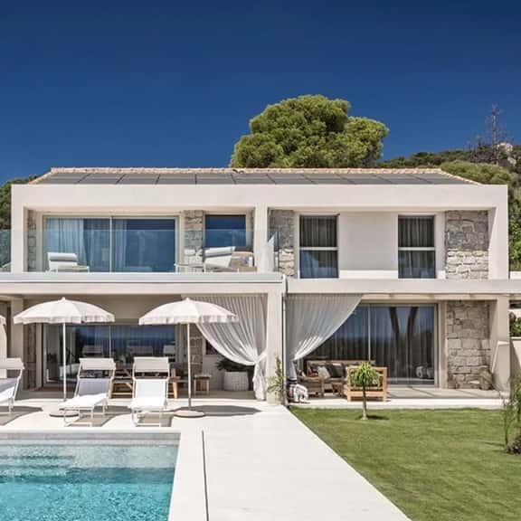 Luxury Seaview Villa Walk to Beach - Image 1