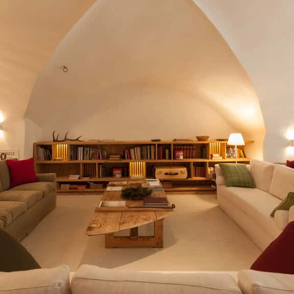 Spacious Mountain Apartment With Private Garden - Image 1