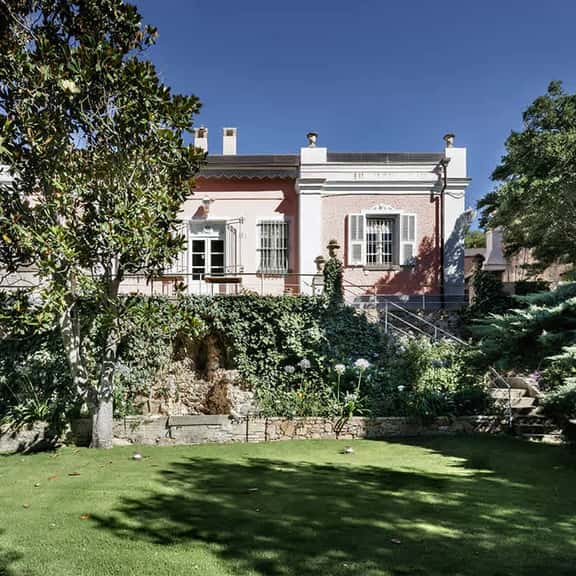 Historic Restored Country Estate with Gardens - Image 1
