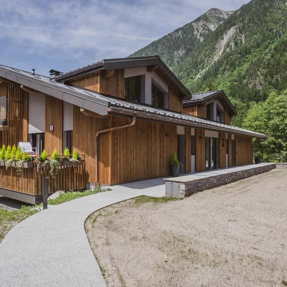 Scenic Family Escape in Chamonix Valley - Image 1