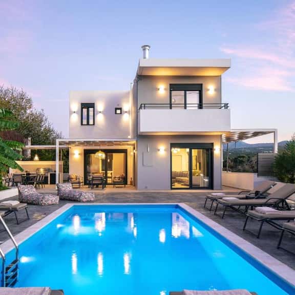 Luxury Villa with Private Pool, BBQ & Game Area - Image 1