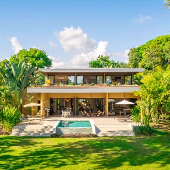 Luxury Coastal Villa With Direct Beach - Image 1