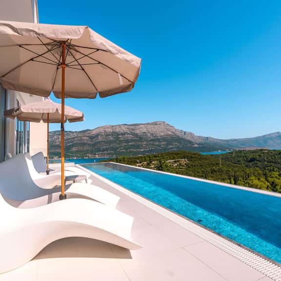 Luxury Seafront Villa with Infinity Pool & Sauna - Image 1