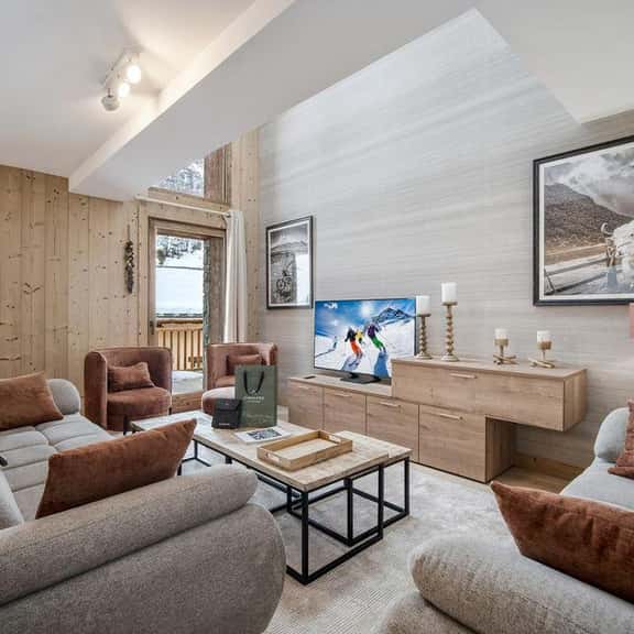 Cozy Ski-in Apartment With Views - Image 1