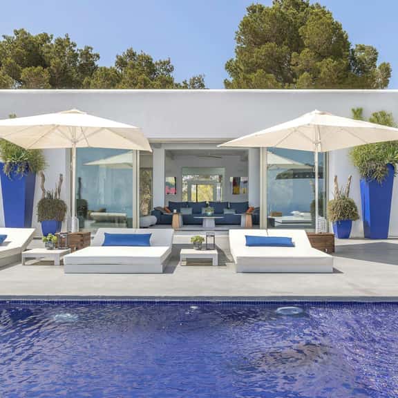 Luxury Coastal Escape With Private Pool - Image 1