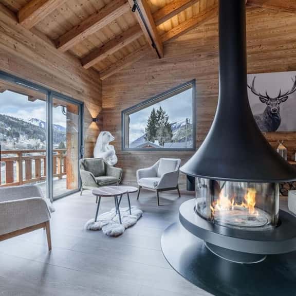 Elegant Alpine Chalet with Lift, Ensuite Bedrooms - Image 1