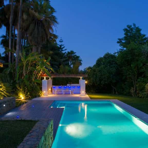 Luxury Golden Mile Villa with Private Pool - Image 1