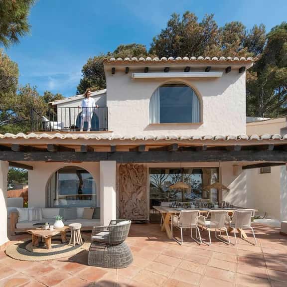 Seafront Escape With Sunset Mediterranean Views - Image 1