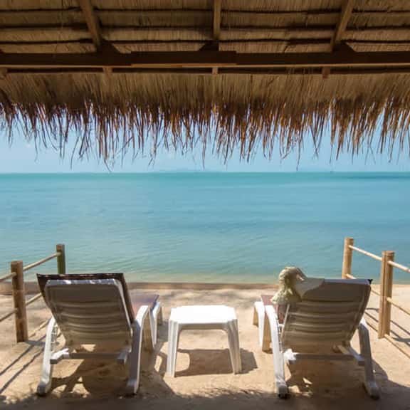 Elegant Beachfront King Suite Escape - Image 1