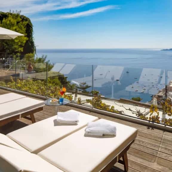 Romantic Sea-View Apartment with Private Terrace - Image 1