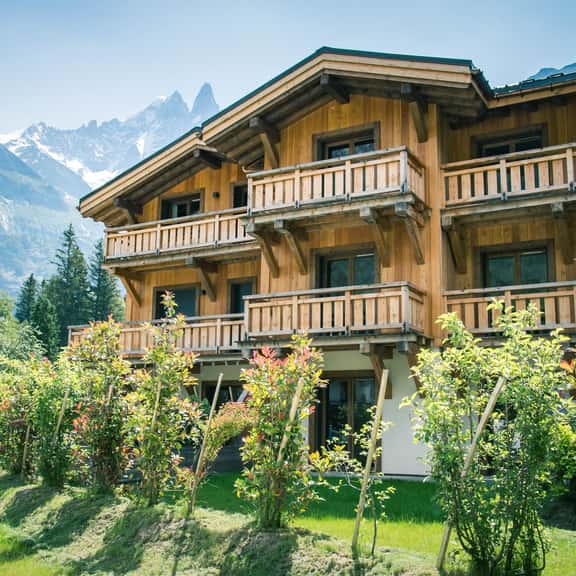 Modern Ski Apartment With Terrace Garden - Image 1