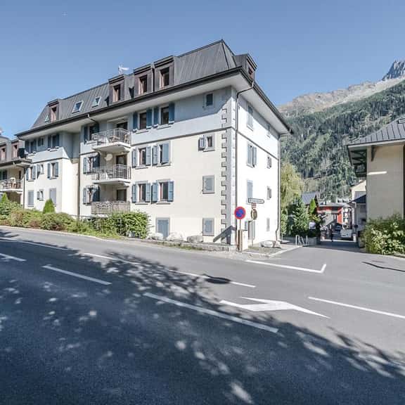 Premium Chamonix Apartment With Four Bedrooms - Image 1