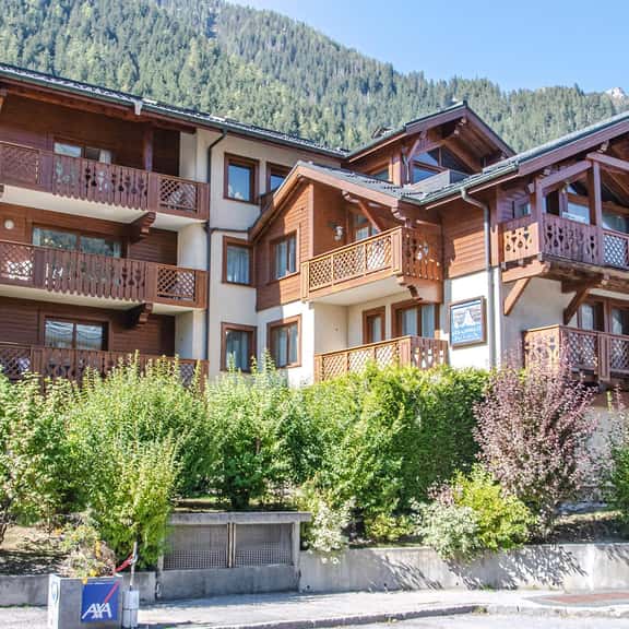 Scenic Mountain Apartment With Private Bathrooms - Image 1