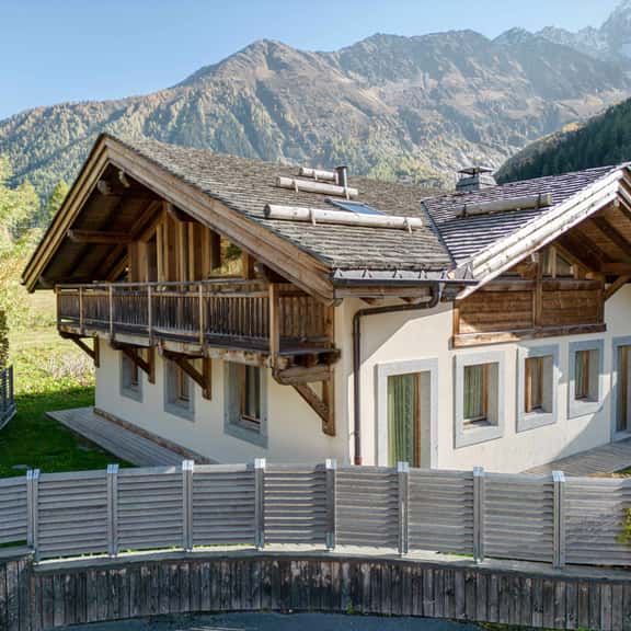 Modern Alpine Getaway With Sauna Retreat - Image 1