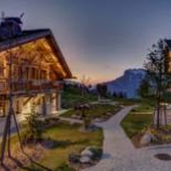 Spacious Alpine Chalet with Private Spa - Image 1