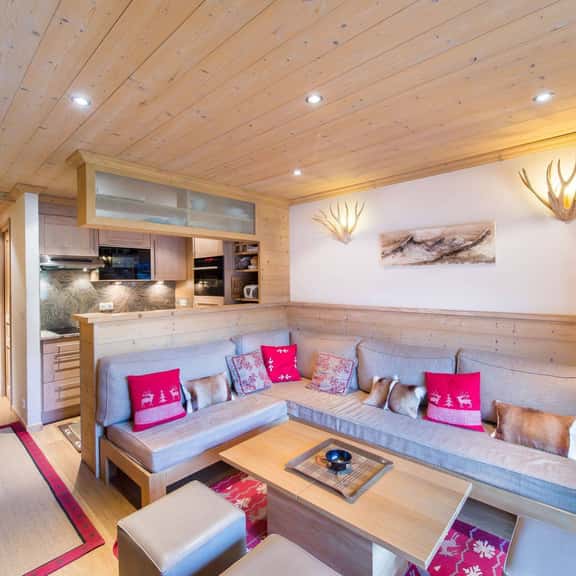 Traditional Mountain Apartment Close to Slopes - Image 1