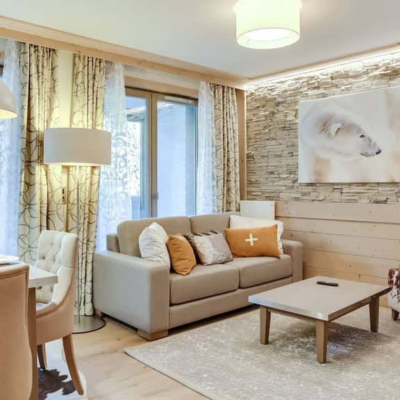 Bright Apartment Overlooking Alpine Peaks - Image 1