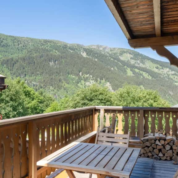 Cozy Alpine Apartment Near Méribel Village Slopes - Image 1