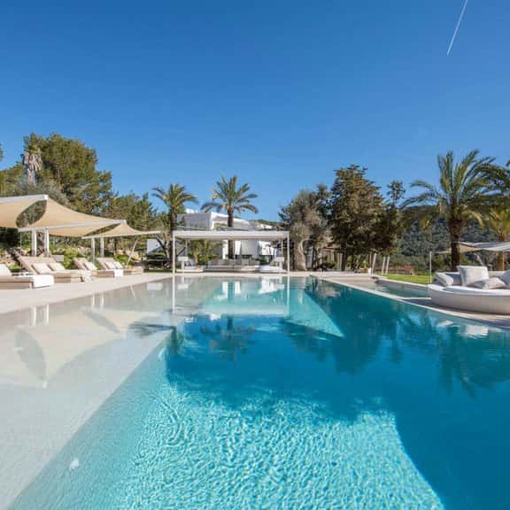 Premium Villa With Private Gated Grounds - Image 1