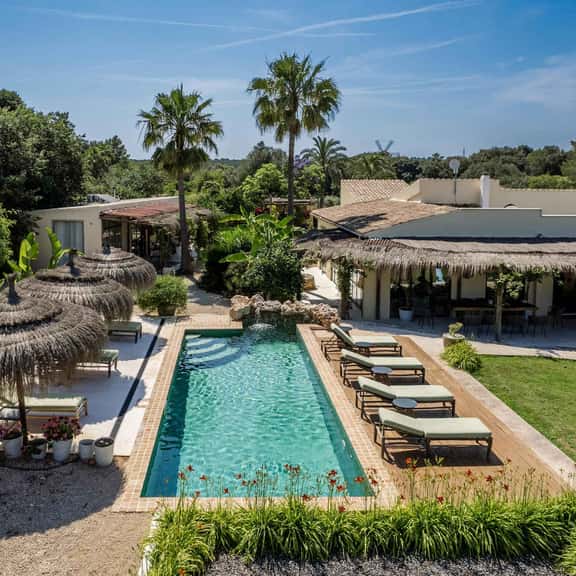 Luxurious Countryside Retreat With Infinity Pool View - Image 1