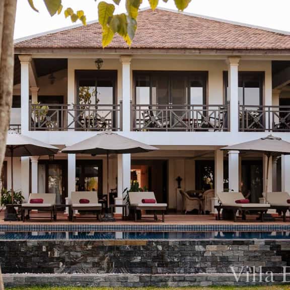 Stylish Garden Villa With Spacious Living - Image 1