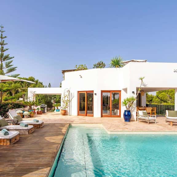 Luxury Sea View Villa with Rooftop Terrace - Image 1
