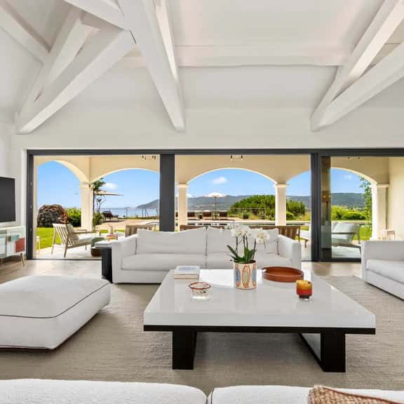 Exclusive Mediterranean Estate Near Pampelonne Bea - Image 1