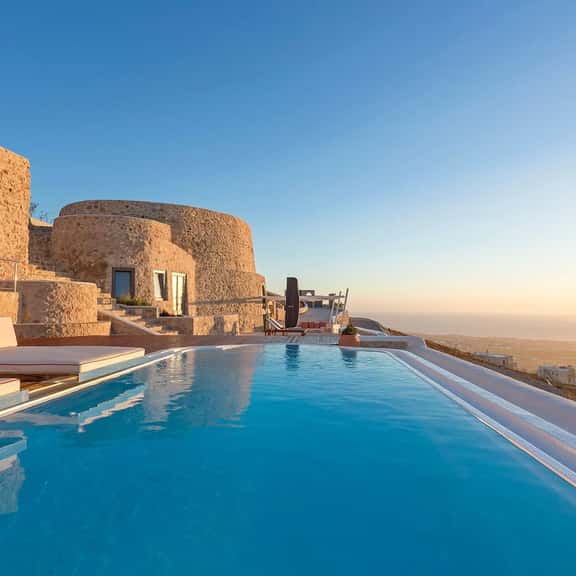 Luxury 5BR Santorini Villa with Infinity Pool - Image 1