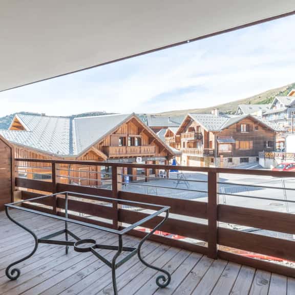 Inviting Alpine Apartment Near Village Center - Image 1