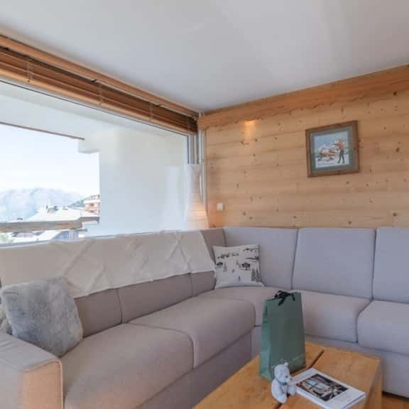 Panoramic Mountain Views From Alpine Apartment - Image 1
