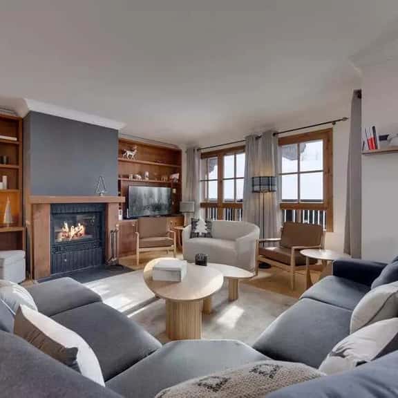Pedestrian Resort Retreat Facing Mont Blanc - Image 1