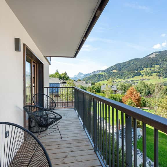 Valley View Apartment With Wellness Access - Image 1