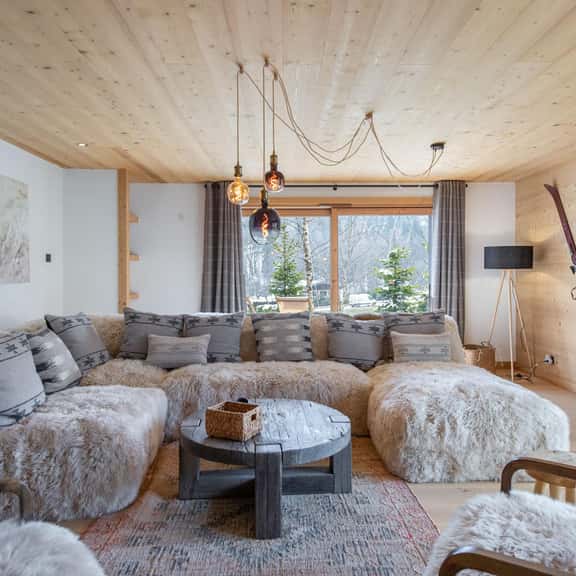 Large Alpine Apartment Near Ski Slopes - Image 1