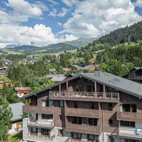 Peaceful Megève Duplex Near Resort Centre - Image 1
