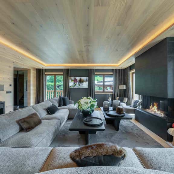 Spacious Chalet With Fire Pit and Jacuzzi - Image 1